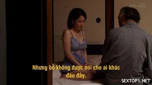 đứa cháu trai nghịch ngợm thường xuyên chui vô váy của “dì”